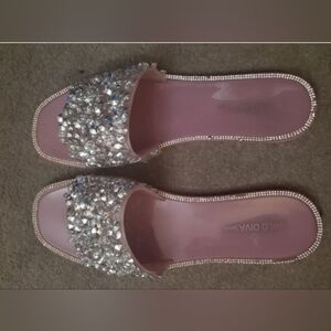Wild Diva EUC Slide Sandals  10